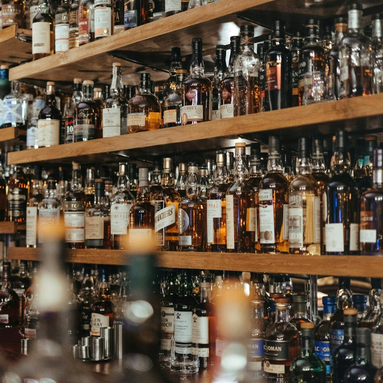 Experience the rich flavors of Scotland as you savor three exquisite single malts guided by a whisky expert in the charming setting of a historic Edinburgh pub.